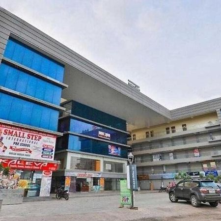 Oyo Hotel Apple Inn Surat Exterior foto