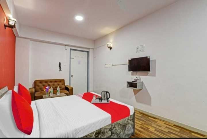 Oyo Hotel Apple Inn Surat Exterior foto