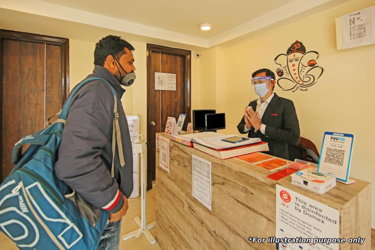 Oyo Hotel Apple Inn Surat Exterior foto