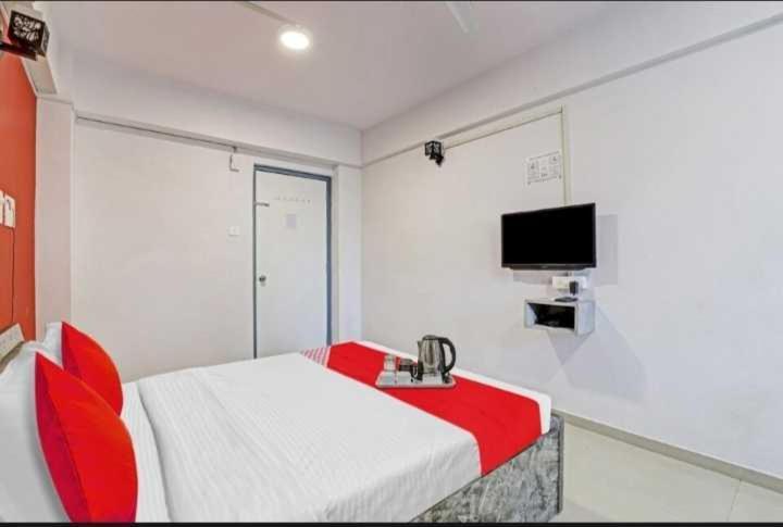 Oyo Hotel Apple Inn Surat Exterior foto