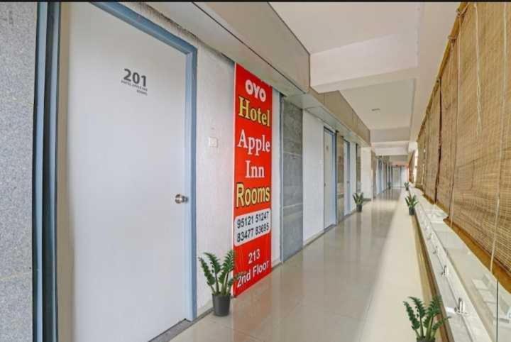 Oyo Hotel Apple Inn Surat Exterior foto